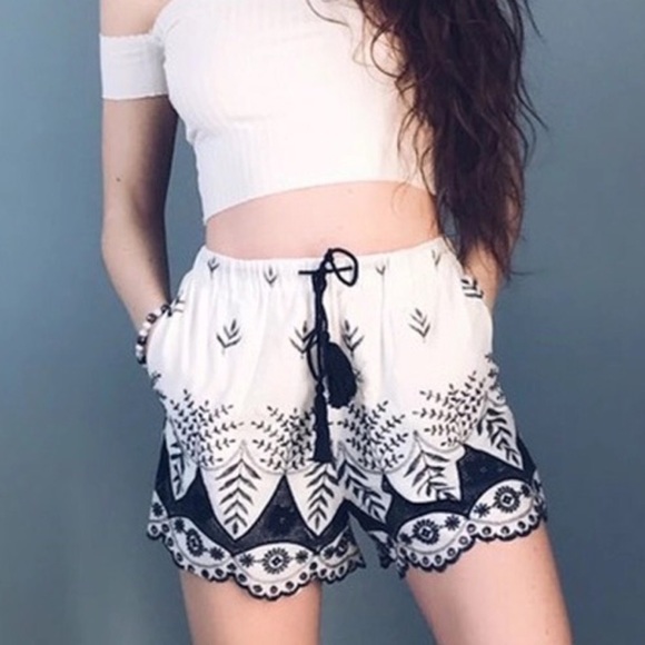 Light Tie Front Eyelet Lace Blue and White Shorts - Picture 3 of 8